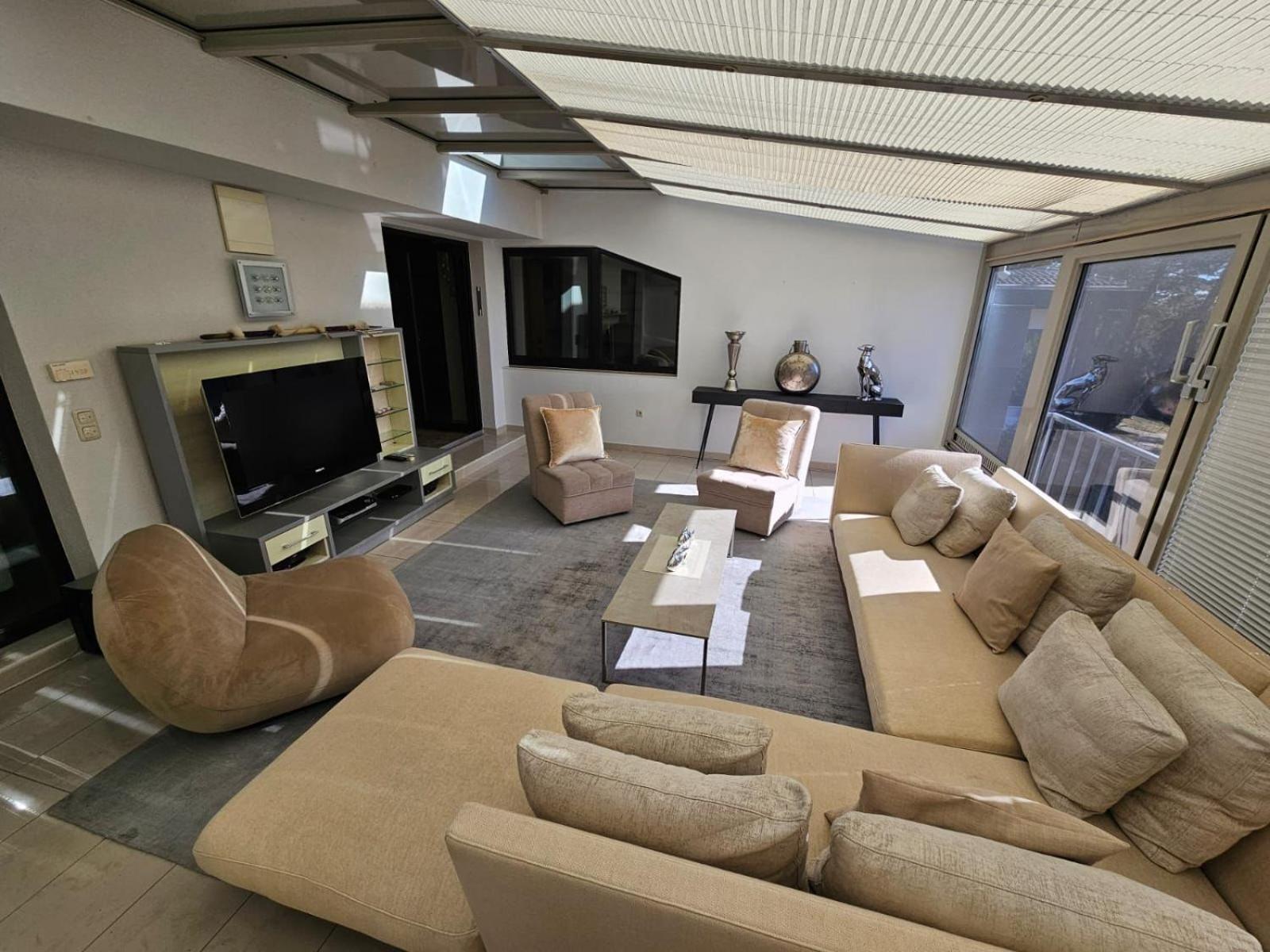 Big Quiet With Garden And Pool Villa Vienne